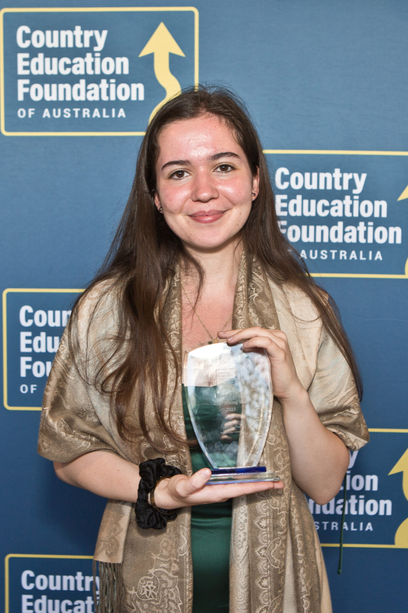 Country Education Foundation of Australia 2023 Rising Star, Ilona Gray, with her Alumni Award.